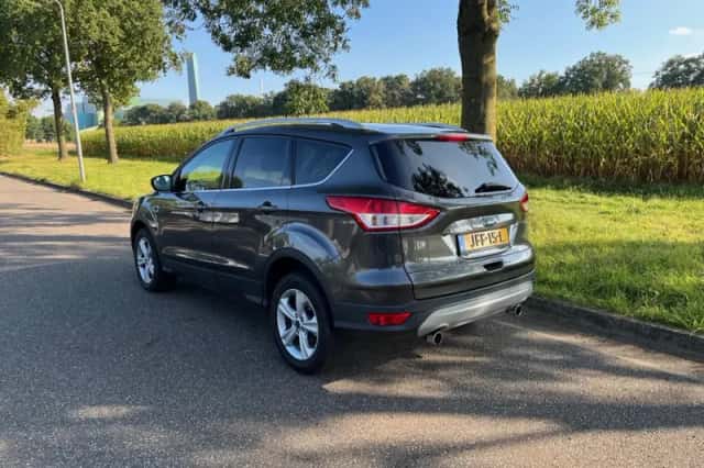 Ford Kuga (2016) thumbnail 3