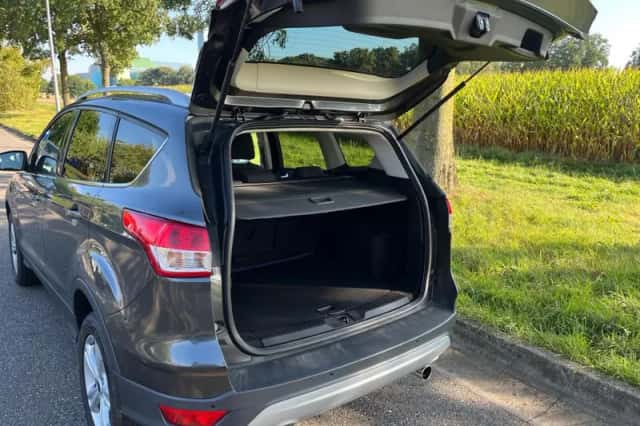 Ford Kuga (2016) thumbnail 4