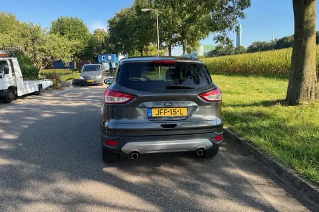 Ford Kuga (2016) thumbnail 5