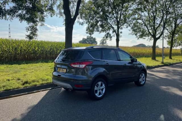 Ford Kuga (2016) thumbnail 6