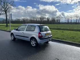 Renault Clio thumbnail 3