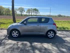 Suzuki Swift thumbnail 2