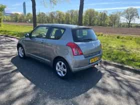 Suzuki Swift thumbnail 3