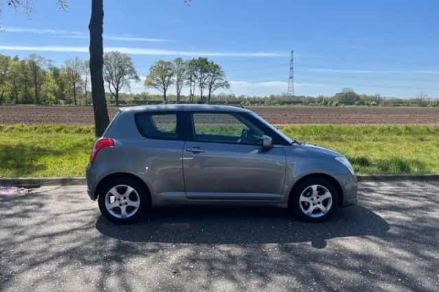 Suzuki Swift (2006) thumbnail 5