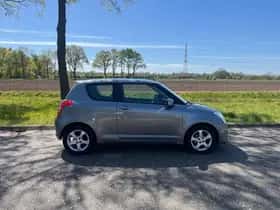 Suzuki Swift thumbnail 5