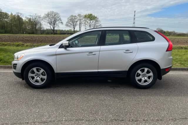 Volvo XC60 (2011) thumbnail 2