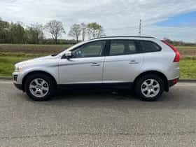 Volvo XC60 thumbnail 2