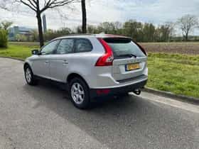 Volvo XC60 thumbnail 3