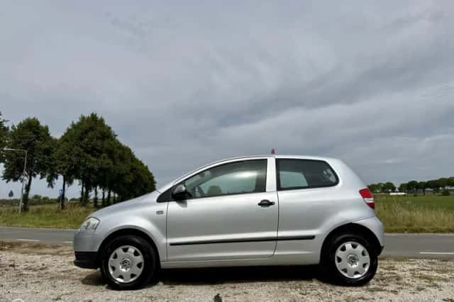 Volkswagen Fox (2005) thumbnail 2