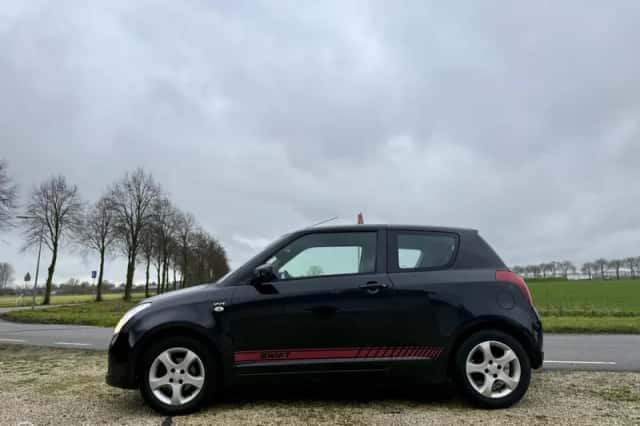 Suzuki Swift (2006) thumbnail 2