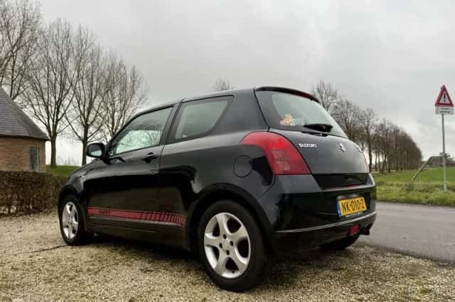 Suzuki Swift (2006) thumbnail 3