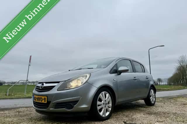 Opel Corsa (2010) thumbnail 1