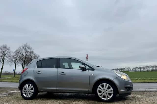 Opel Corsa (2010) thumbnail 5