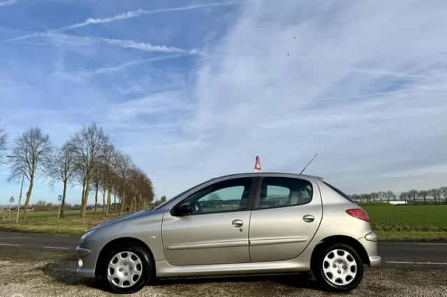 Peugeot 206 (2006) thumbnail 2