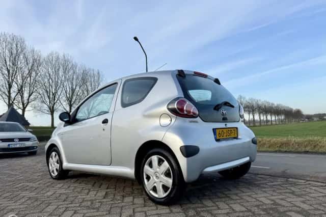 Toyota Aygo (2009) thumbnail 3