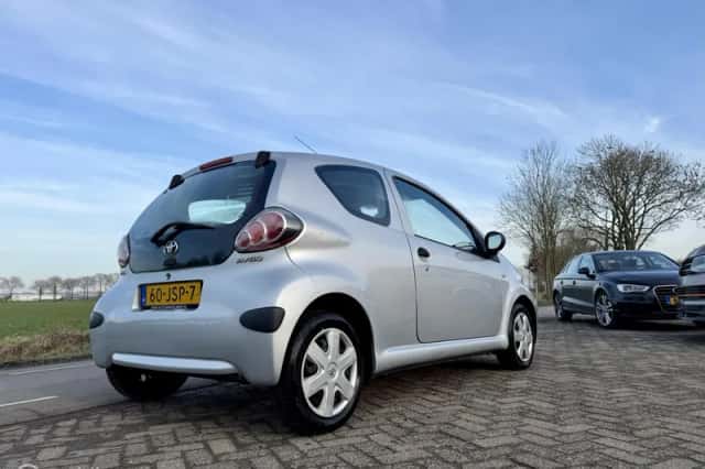 Toyota Aygo (2009) thumbnail 6
