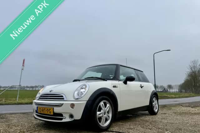 MINI Cooper (2005) thumbnail 1