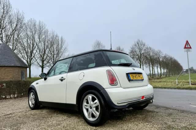 MINI Cooper (2005) thumbnail 3