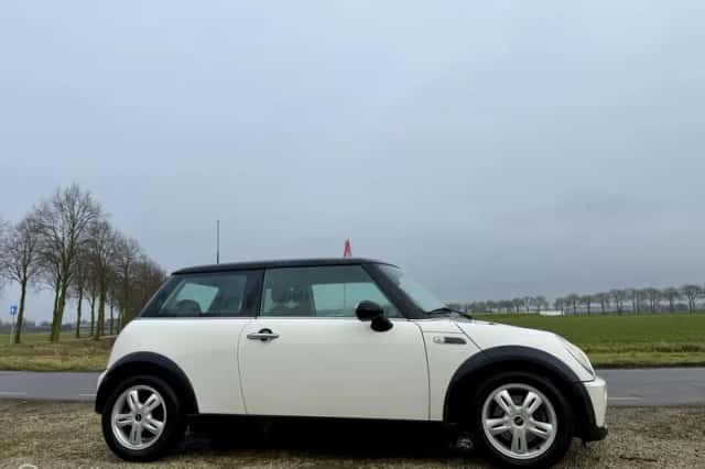 MINI Cooper (2005) thumbnail 5