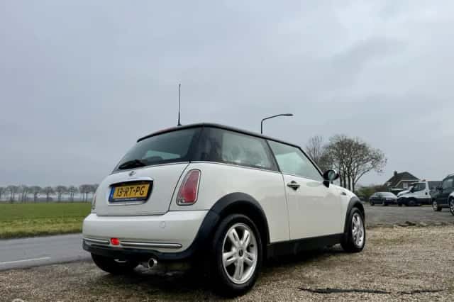 MINI Cooper (2005) thumbnail 6