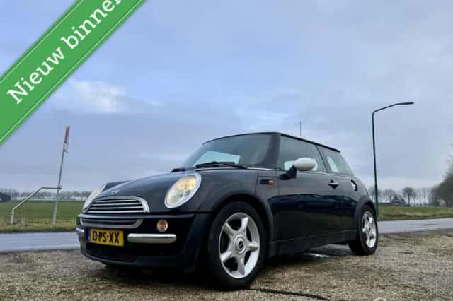 MINI Cooper (2002) thumbnail 1