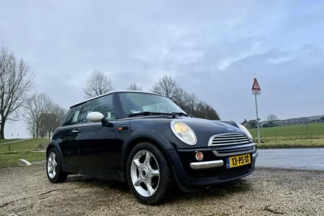 MINI Cooper (2002) thumbnail 4