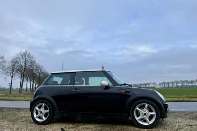 MINI Cooper (2002) thumbnail 5