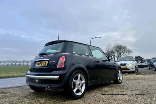 MINI Cooper (2002) thumbnail 6