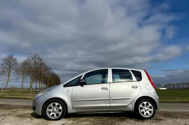 Mitsubishi Colt (2007) thumbnail 2
