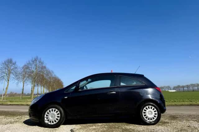Opel Corsa (2009) thumbnail 2