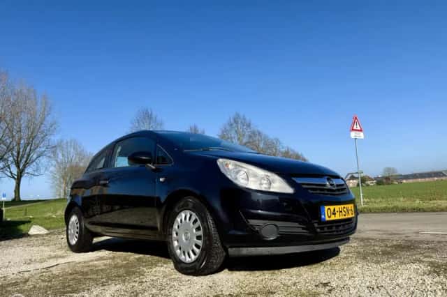 Opel Corsa (2009) thumbnail 4