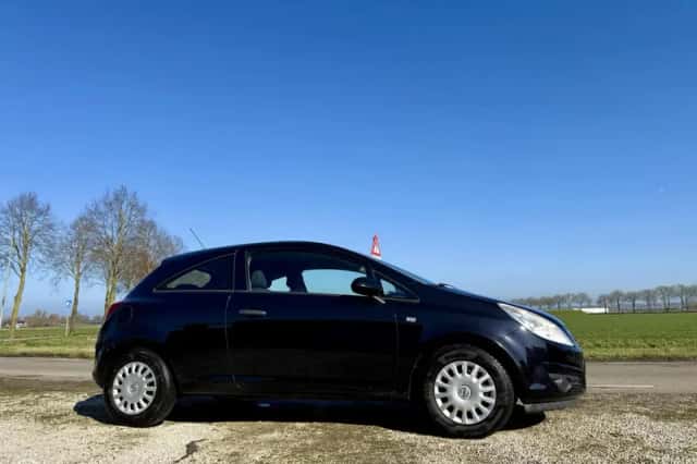 Opel Corsa (2009) thumbnail 5