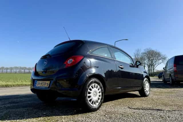 Opel Corsa (2009) thumbnail 6