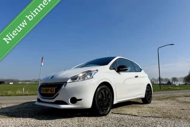 Peugeot 208 (2014) thumbnail 1