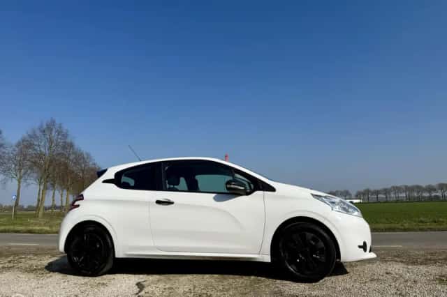 Peugeot 208 (2014) thumbnail 5