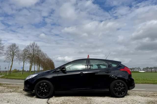 Ford Focus (2012) thumbnail 2