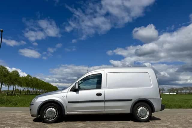 Opel Combo (2010) thumbnail 2