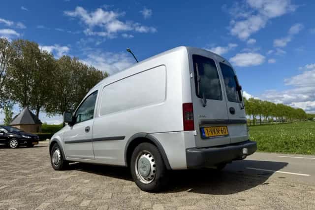 Opel Combo (2010) thumbnail 3