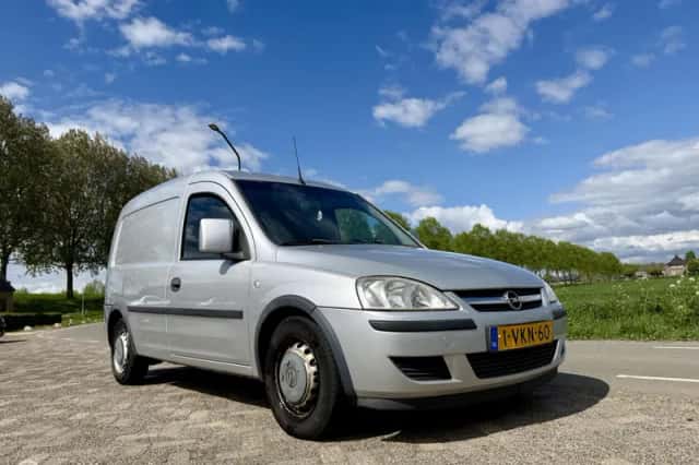 Opel Combo (2010) thumbnail 4