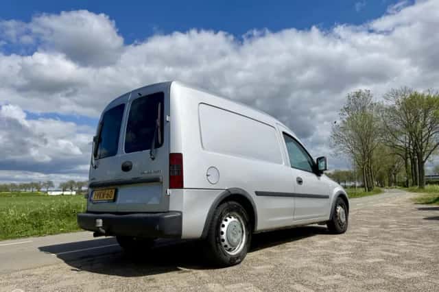 Opel Combo (2010) thumbnail 6