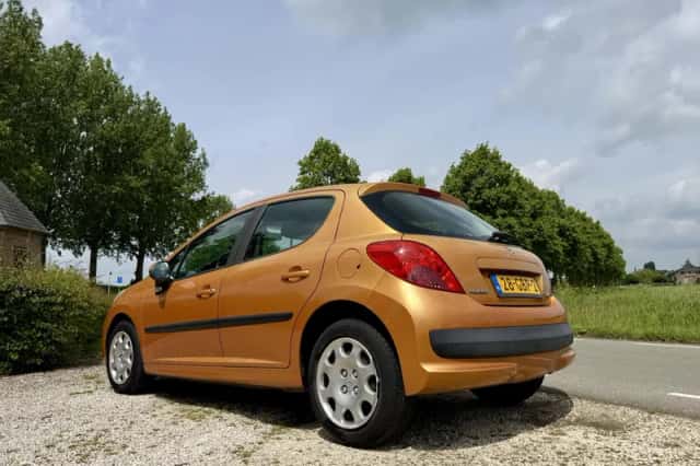 Peugeot 207 (2008) thumbnail 3