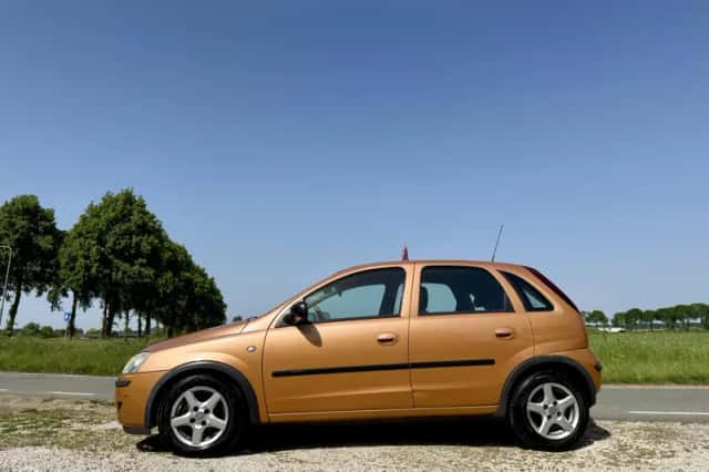Opel Corsa (2004) thumbnail 2