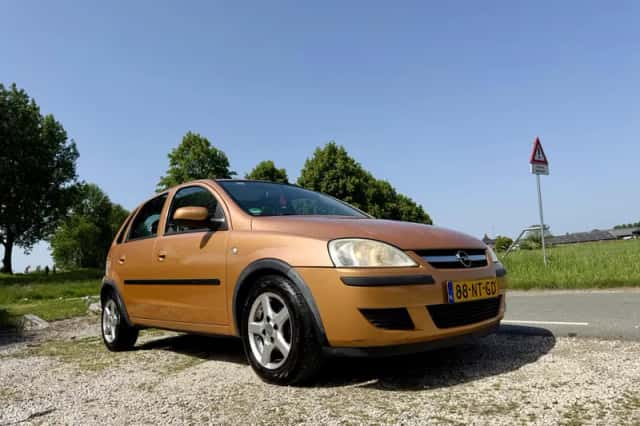 Opel Corsa (2004) thumbnail 3