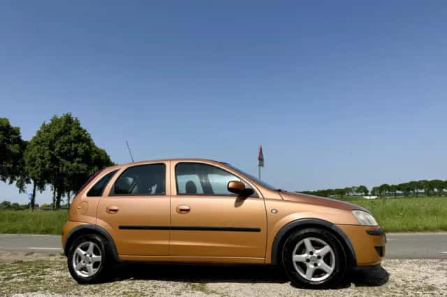 Opel Corsa (2004) thumbnail 4