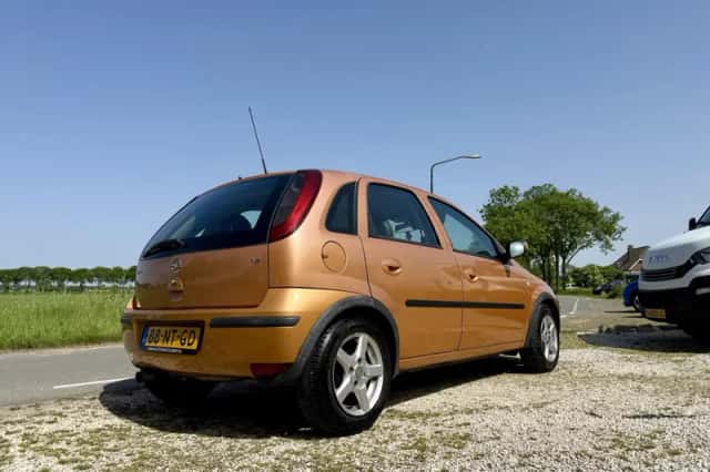 Opel Corsa (2004) thumbnail 5