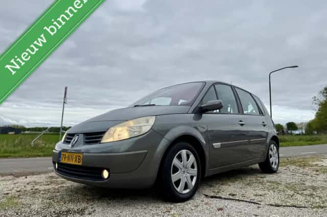 Renault Scénic (2004) thumbnail 1