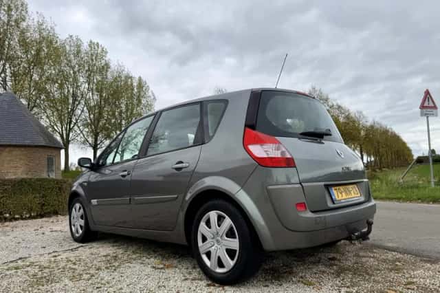 Renault Scénic (2004) thumbnail 3
