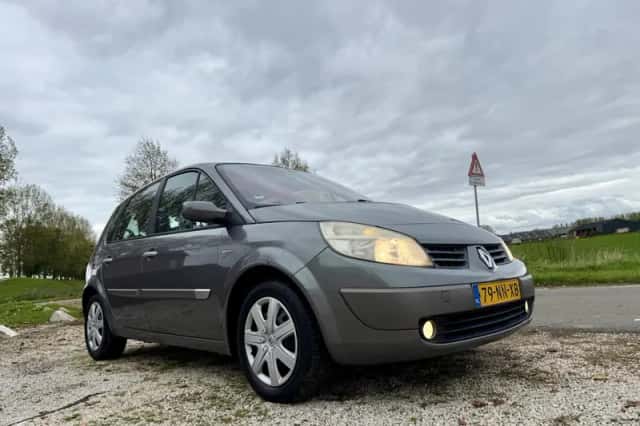 Renault Scénic (2004) thumbnail 4