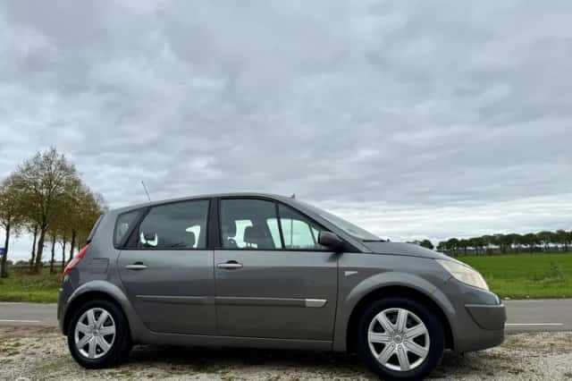 Renault Scénic (2004) thumbnail 5