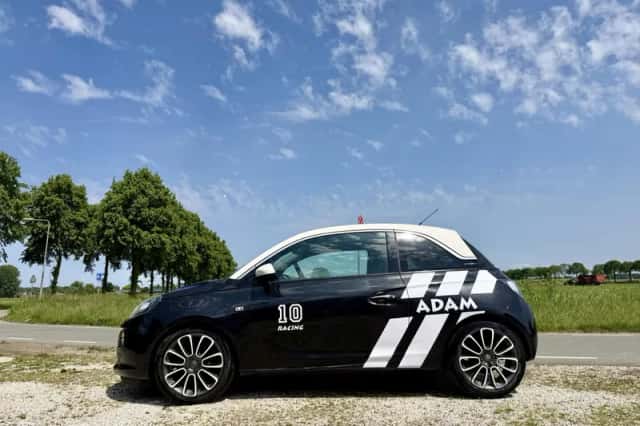 Opel Adam (2013) thumbnail 2